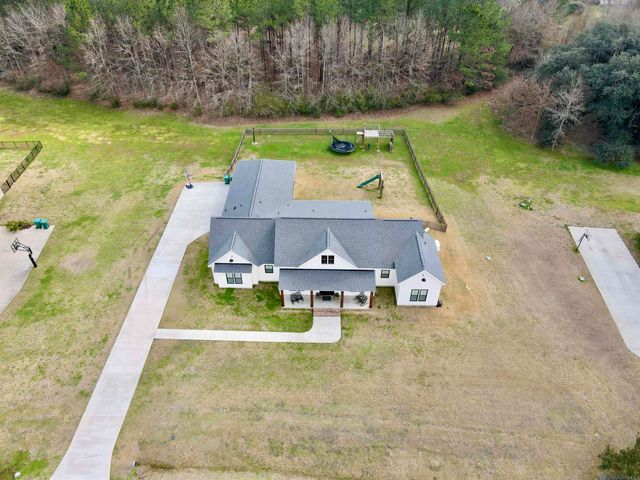 12016 Cane Dr, St Francisville, LA 70775