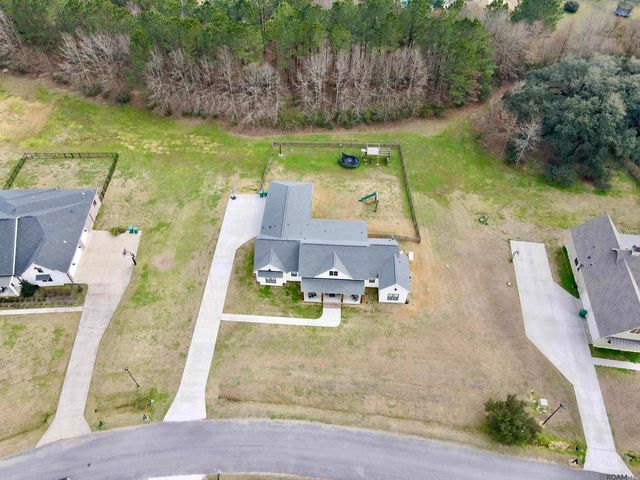 12016 Cane Dr, St Francisville, LA 70775