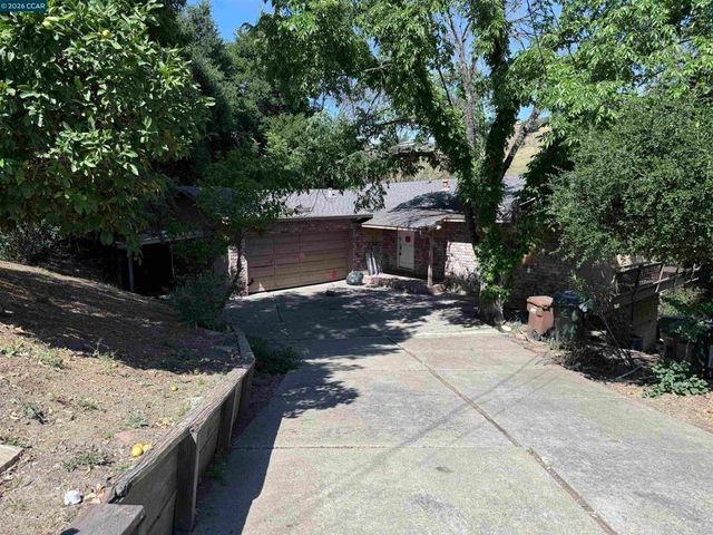 93 Mackie Dr, Martinez, CA 94553