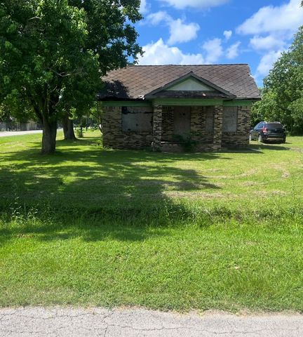 629 Ezekiel Smith Street, Waller, TX 77484