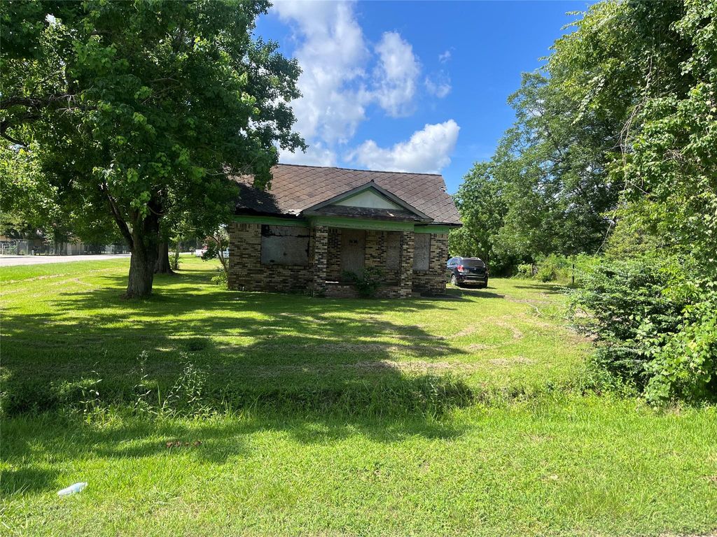 629 Ezekiel Smith Street, Waller, TX 77484