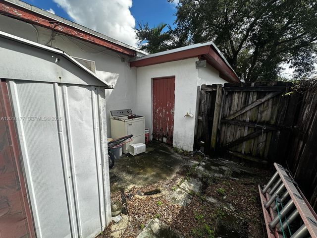 55 NE 171st Ter, North Miami Beach, FL 33162