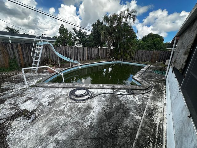 55 NE 171st Ter, North Miami Beach, FL 33162