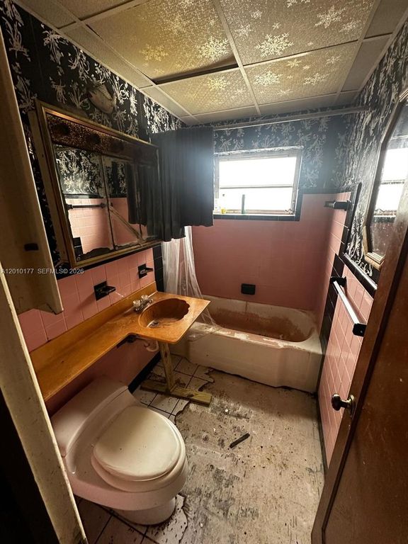 55 NE 171st Ter, North Miami Beach, FL 33162