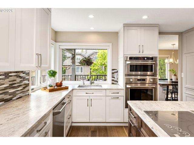 4088 ORCHARD Dr, Lake Oswego, OR 97035