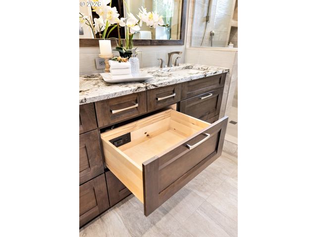 4088 ORCHARD Dr, Lake Oswego, OR 97035