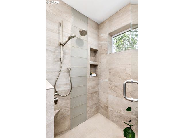 4088 ORCHARD Dr, Lake Oswego, OR 97035