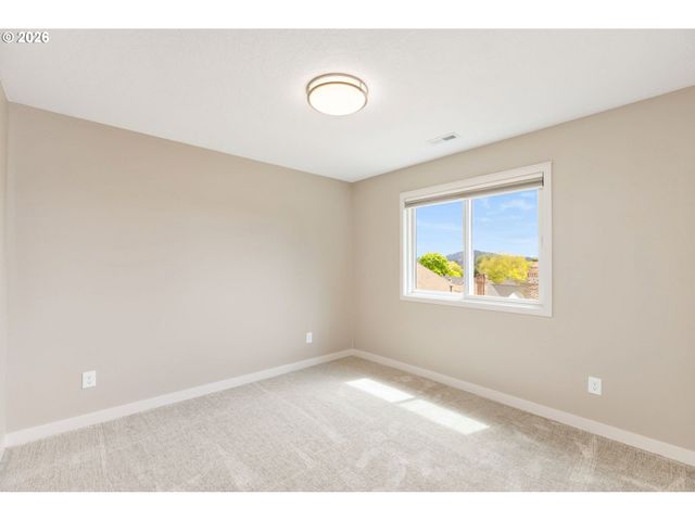 4088 ORCHARD Dr, Lake Oswego, OR 97035