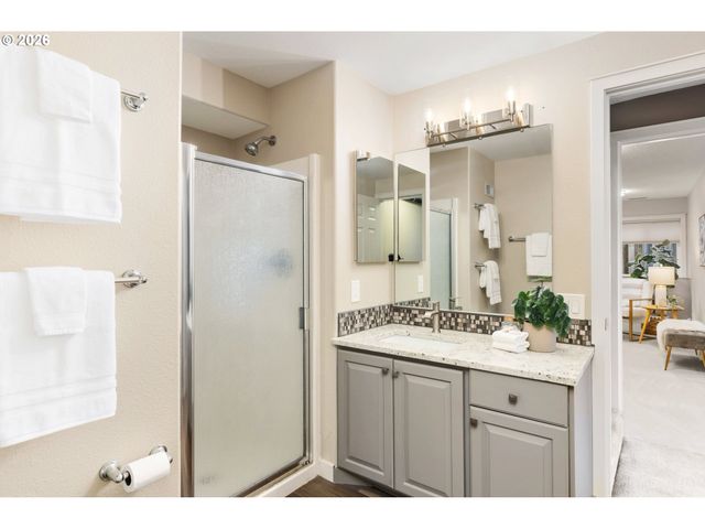 4088 ORCHARD Dr, Lake Oswego, OR 97035