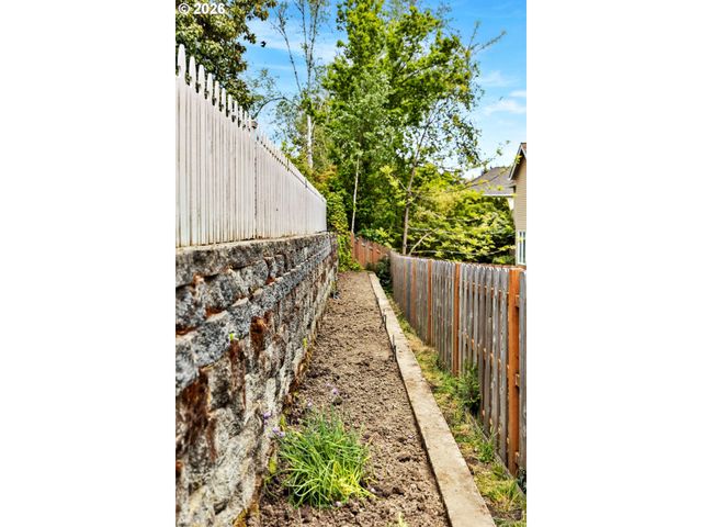 4088 ORCHARD Dr, Lake Oswego, OR 97035