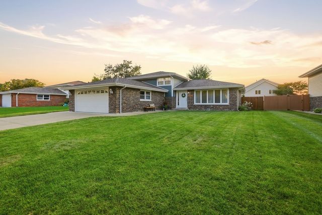 10548 S Tod Drive, Palos Hills, IL 60465
