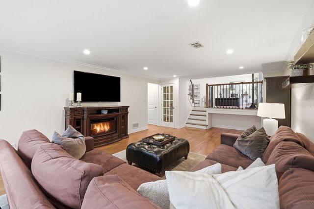 10548 S Tod Drive, Palos Hills, IL 60465