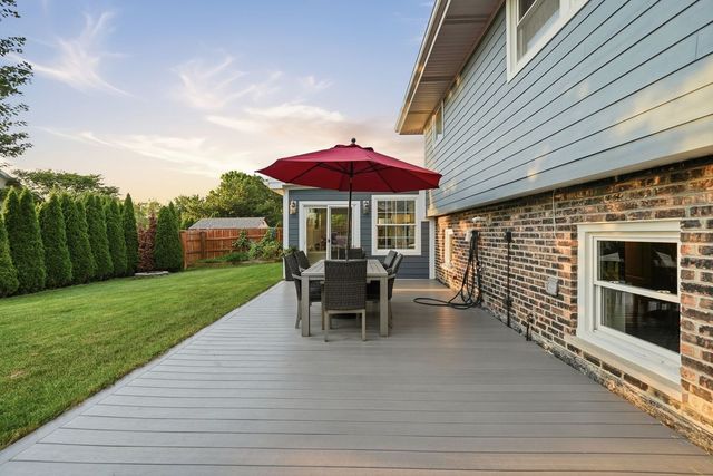 10548 S Tod Drive, Palos Hills, IL 60465