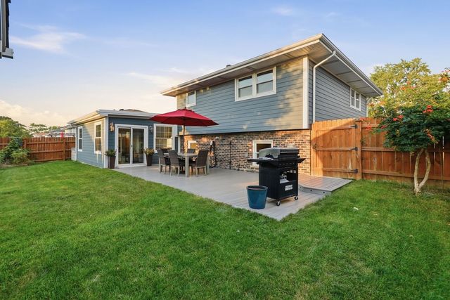 10548 S Tod Drive, Palos Hills, IL 60465