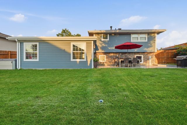 10548 S Tod Drive, Palos Hills, IL 60465
