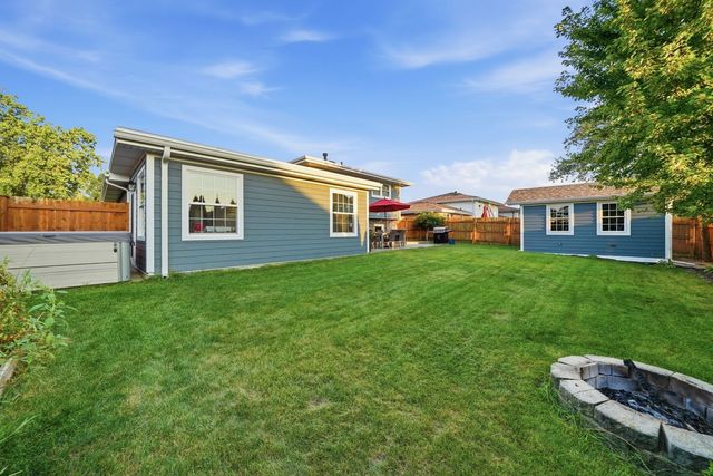 10548 S Tod Drive, Palos Hills, IL 60465