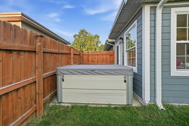 10548 S Tod Drive, Palos Hills, IL 60465