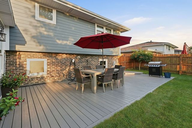 10548 S Tod Drive, Palos Hills, IL 60465