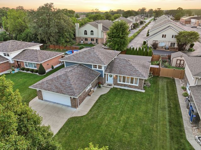 10548 S Tod Drive, Palos Hills, IL 60465