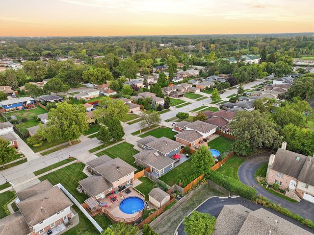 10548 S Tod Drive, Palos Hills, IL 60465