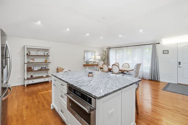 10548 S Tod Drive, Palos Hills, IL 60465