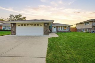 10548 S Tod Drive, Palos Hills, IL 60465