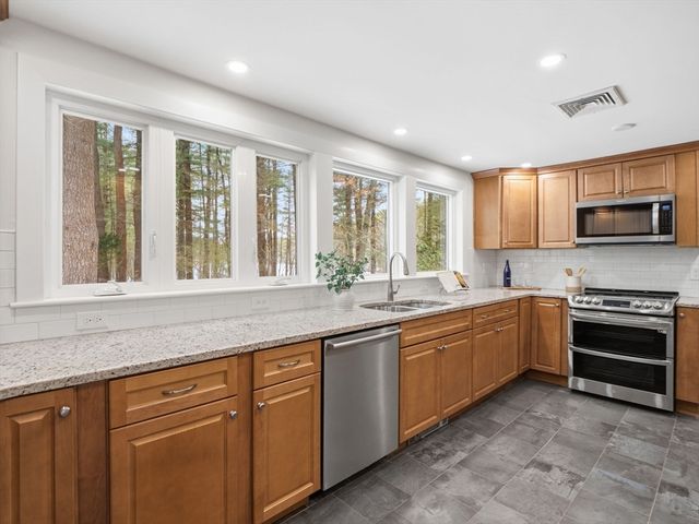 47 Harold Parker Rd, Andover, MA 01810