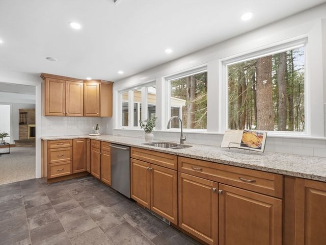 47 Harold Parker Rd, Andover, MA 01810