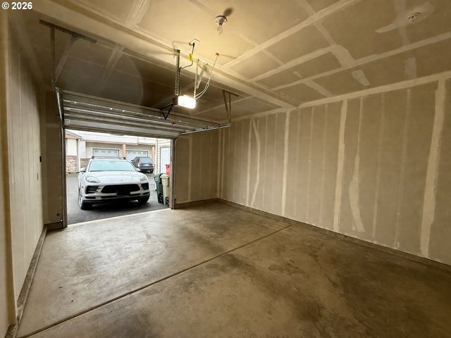 590 Nw LOST SPRINGS Ter 403, Portland, OR 97229