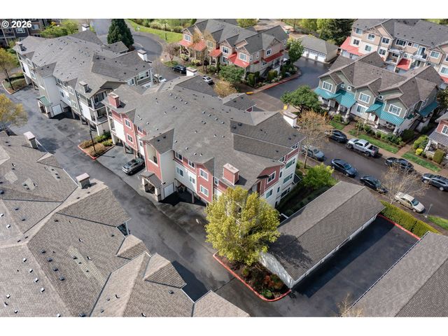 590 Nw LOST SPRINGS Ter 403, Portland, OR 97229