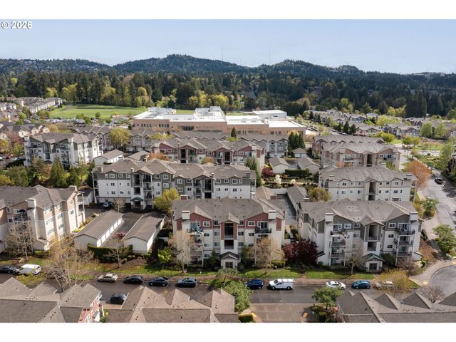 590 Nw LOST SPRINGS Ter 403, Portland, OR 97229