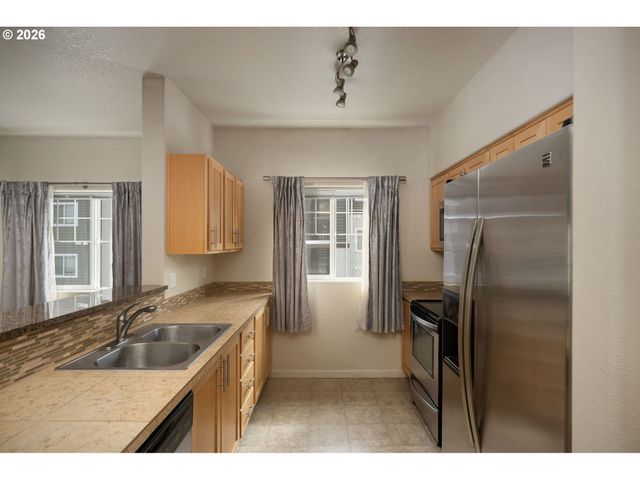 590 Nw LOST SPRINGS Ter 403, Portland, OR 97229