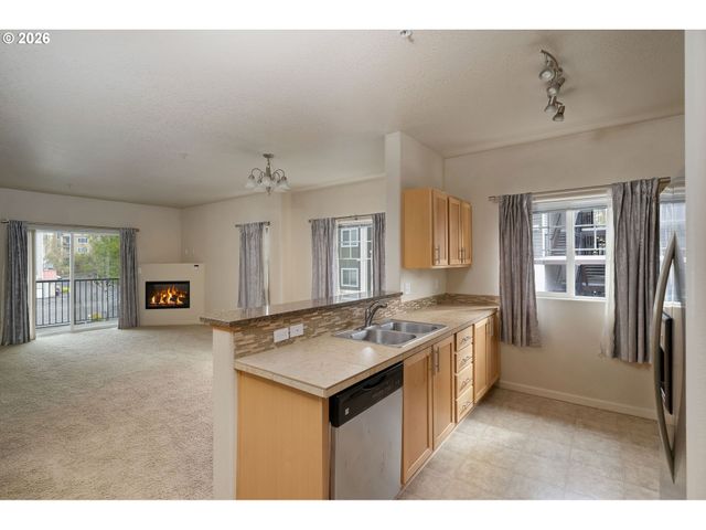 590 Nw LOST SPRINGS Ter 403, Portland, OR 97229