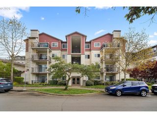 590 Nw LOST SPRINGS Ter 403, Portland, OR 97229