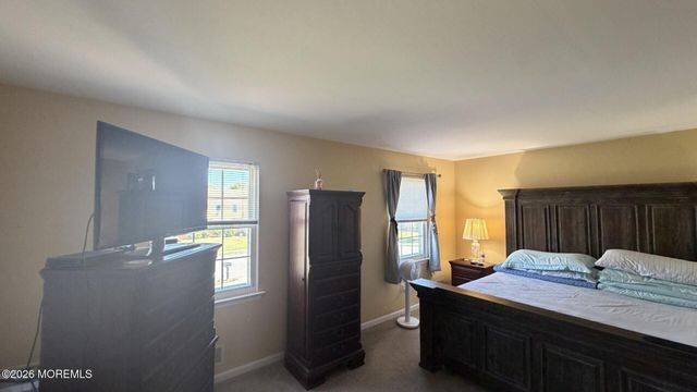 8 Bonnie Drive, Middletown, NJ 07748