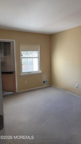 8 Bonnie Drive, Middletown, NJ 07748