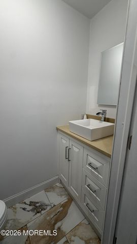 8 Bonnie Drive, Middletown, NJ 07748