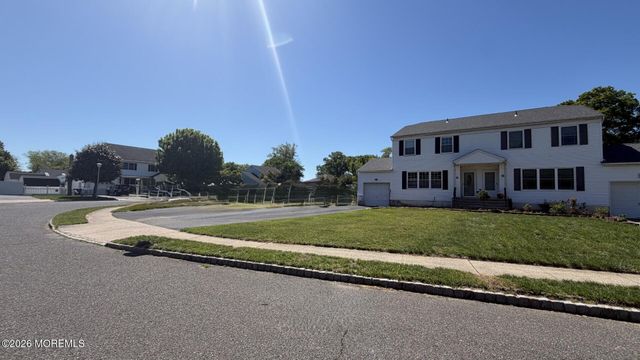 8 Bonnie Drive, Middletown, NJ 07748
