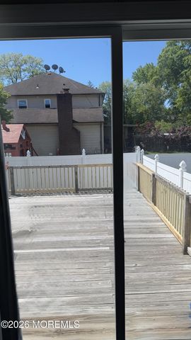 8 Bonnie Drive, Middletown, NJ 07748