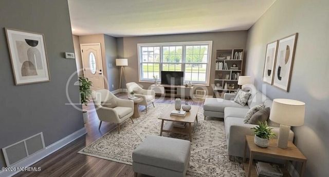 8 Bonnie Drive, Middletown, NJ 07748