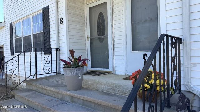 8 Bonnie Drive, Middletown, NJ 07748