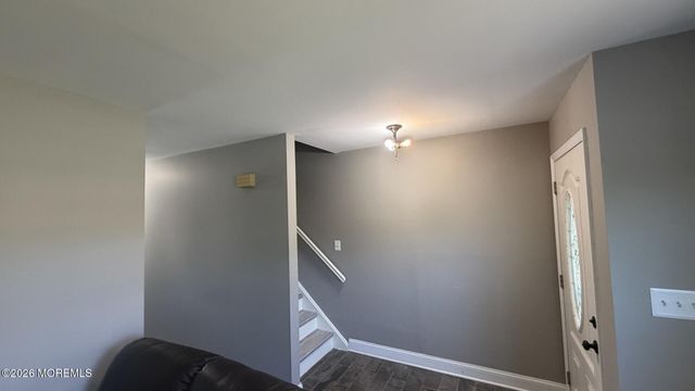 8 Bonnie Drive, Middletown, NJ 07748