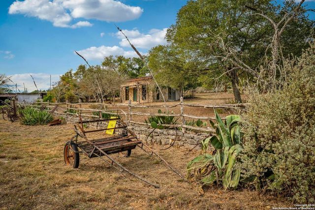 360 Kirk Ln, Bulverde, TX 78163