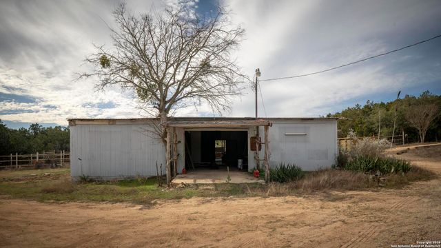 360 Kirk Ln, Bulverde, TX 78163