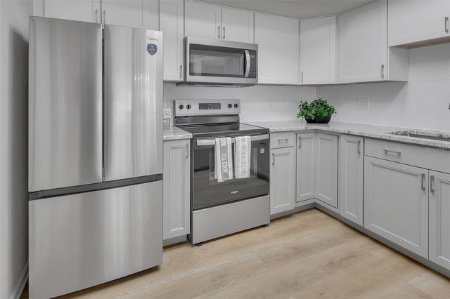 1563 S ELSASSER STREET, Deland, FL 32720