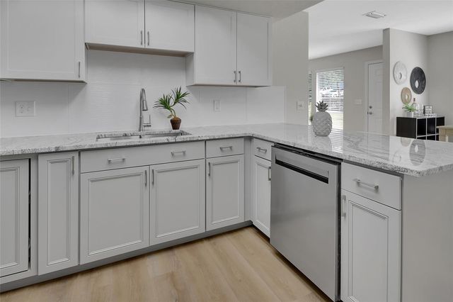 1563 S ELSASSER STREET, Deland, FL 32720