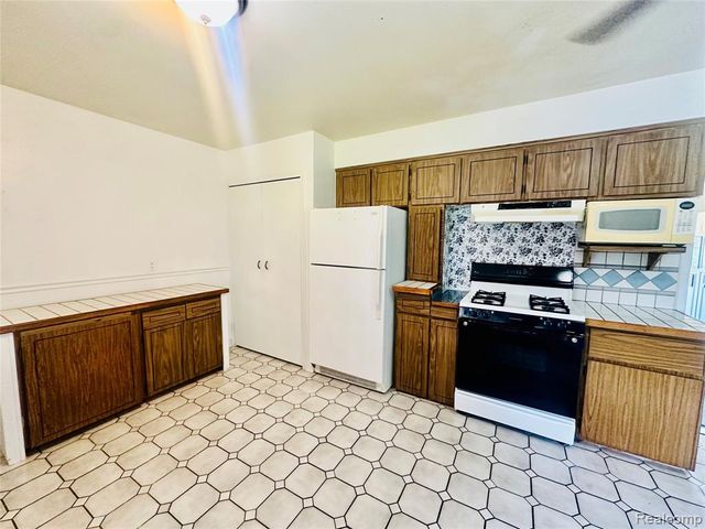 26373 Curie Avenue, Warren, MI 48091
