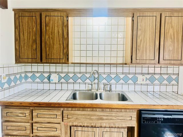 26373 Curie Avenue, Warren, MI 48091