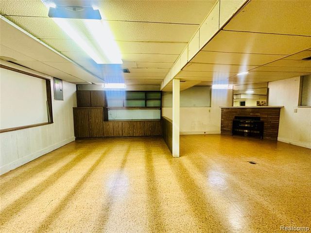 26373 Curie Avenue, Warren, MI 48091