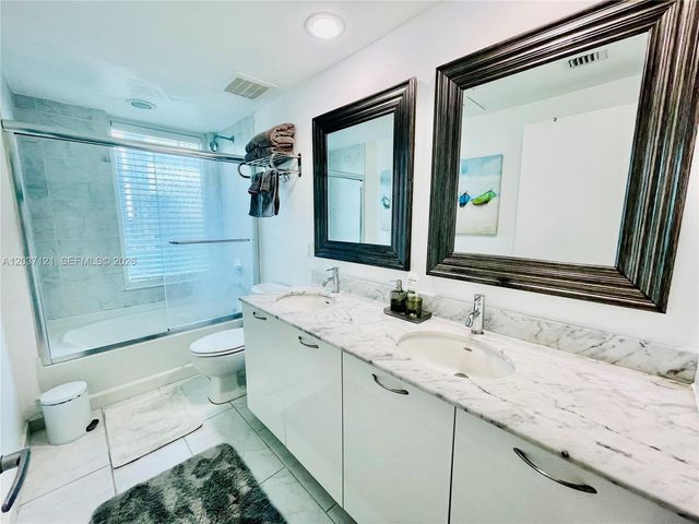 950 Brickell Bay Dr 2601, Miami, FL 33131